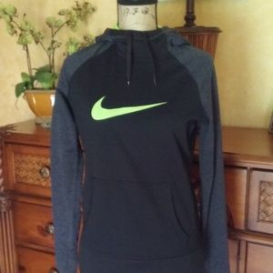 Women's NIKE Therma-Fit Athletic Hoodie in S